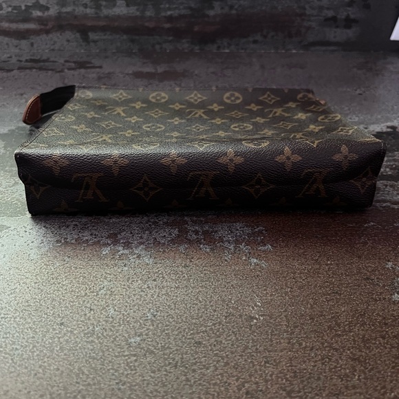 Authentic Louis Vuitton Toiletry 26 Pouch - Picture 2 of 7